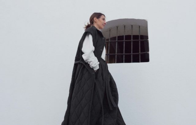 Diana Corrales Sleeveless Coat Black Padding - LR3